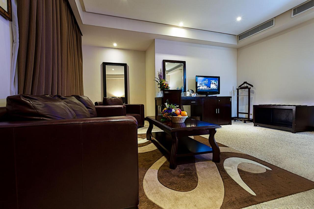 Monroe Hotel & Suites Манама Екстериор снимка