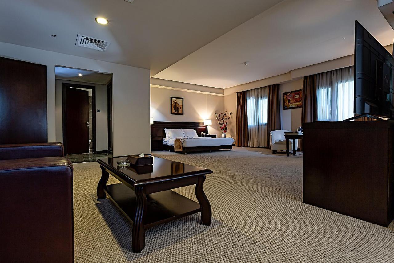 Monroe Hotel & Suites Манама Екстериор снимка