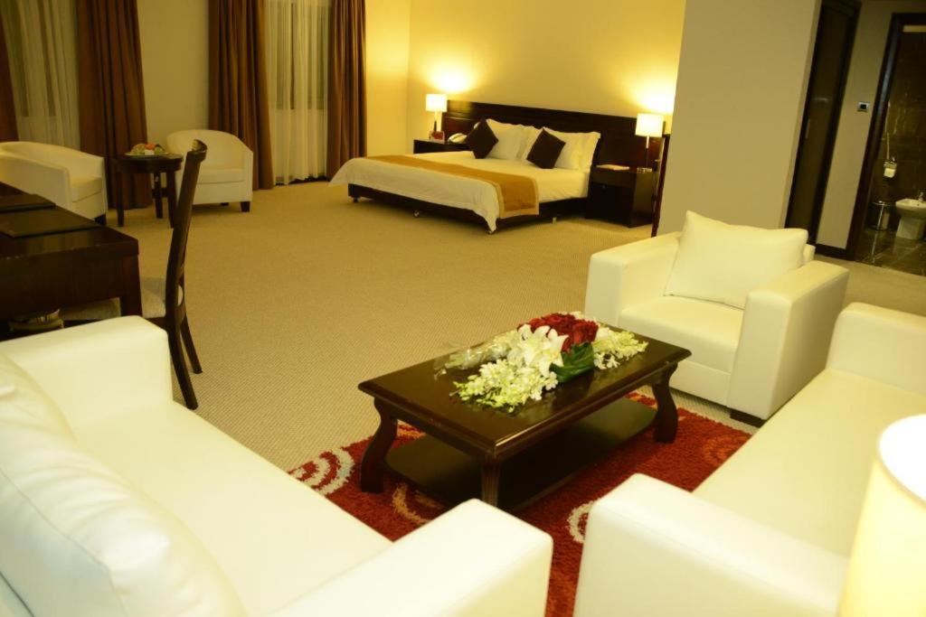 Monroe Hotel & Suites Манама Екстериор снимка