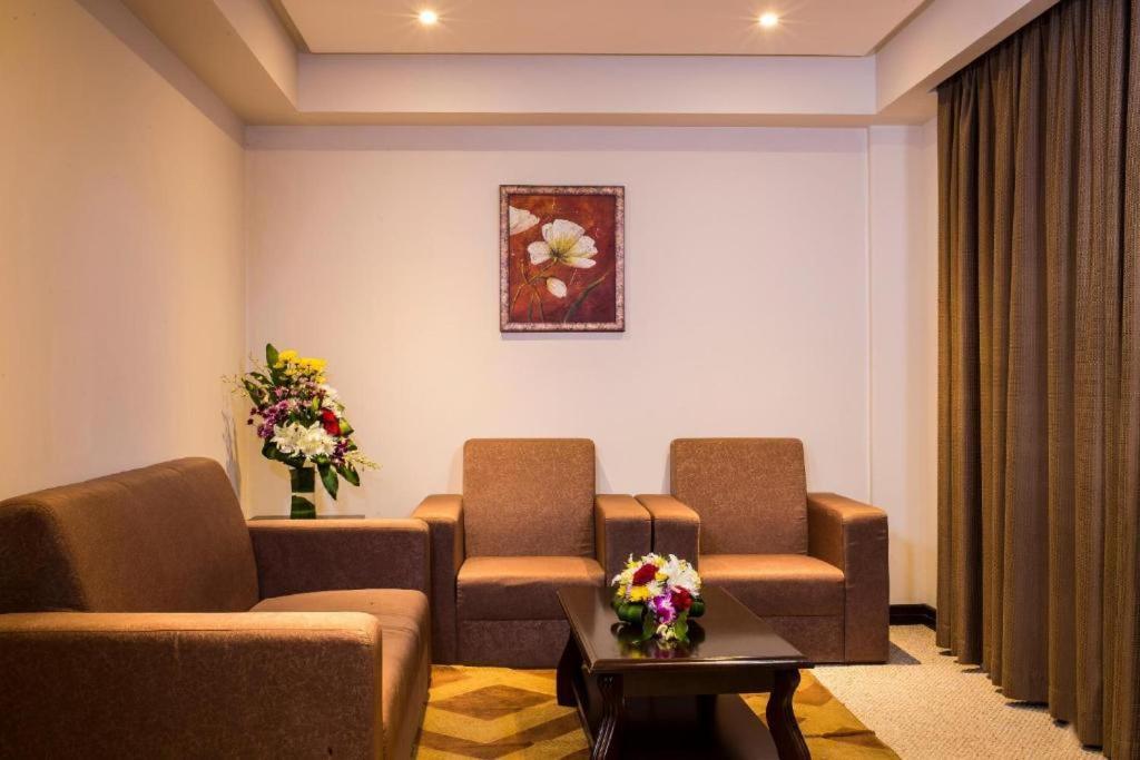 Monroe Hotel & Suites Манама Екстериор снимка