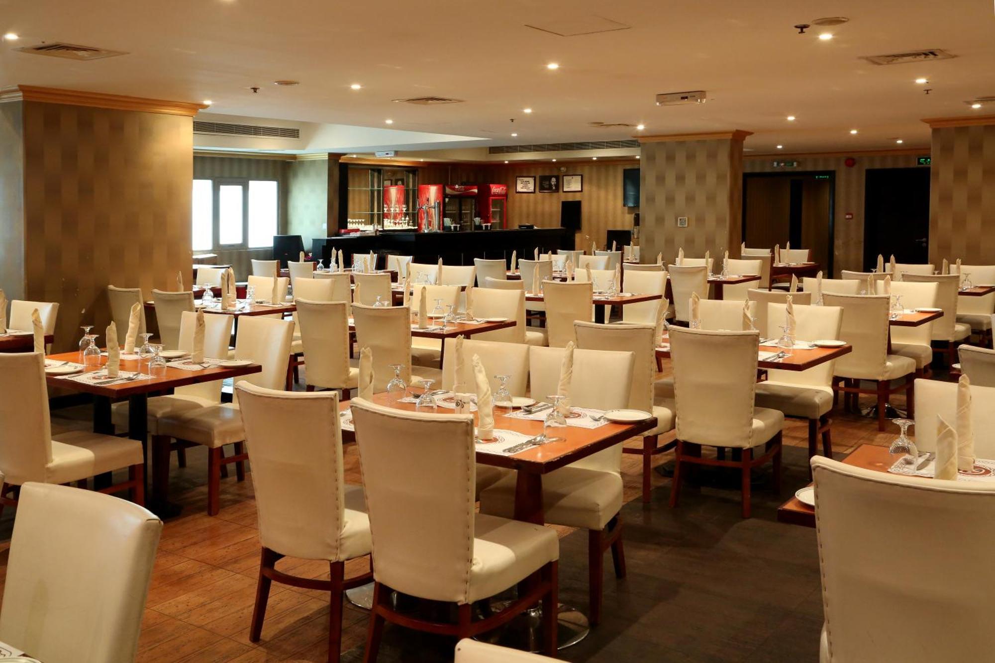 Monroe Hotel & Suites Манама Екстериор снимка