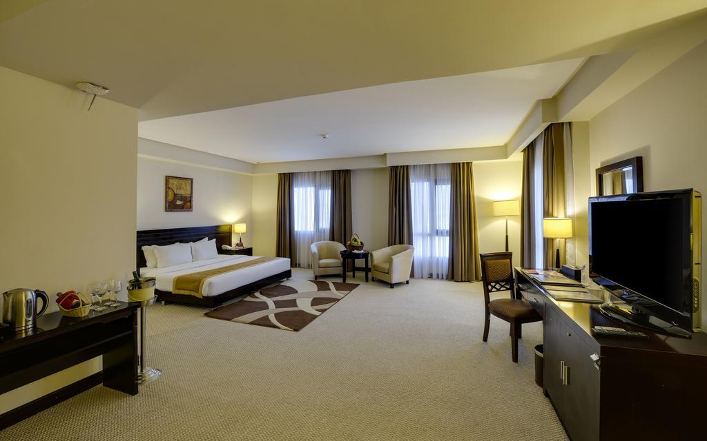 Monroe Hotel & Suites Манама Екстериор снимка