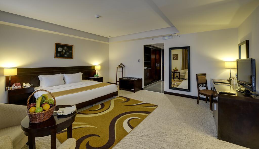Monroe Hotel & Suites Манама Екстериор снимка