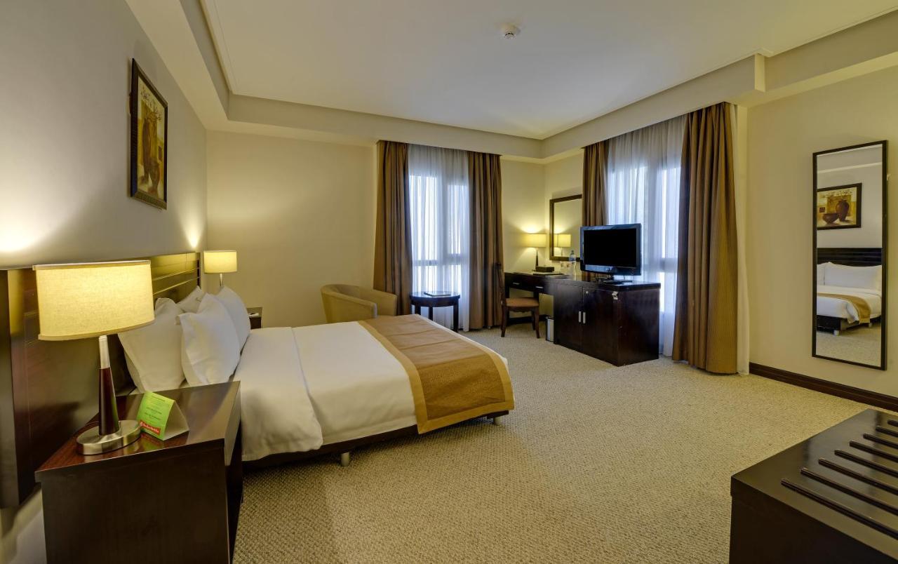 Monroe Hotel & Suites Манама Екстериор снимка